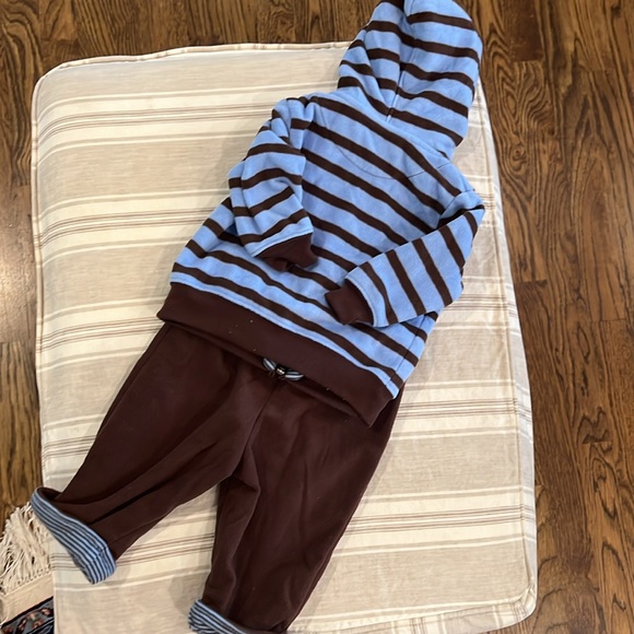 Like new car size 6 month zip fleece hoodie and fleece pants - Picture 6 of 6